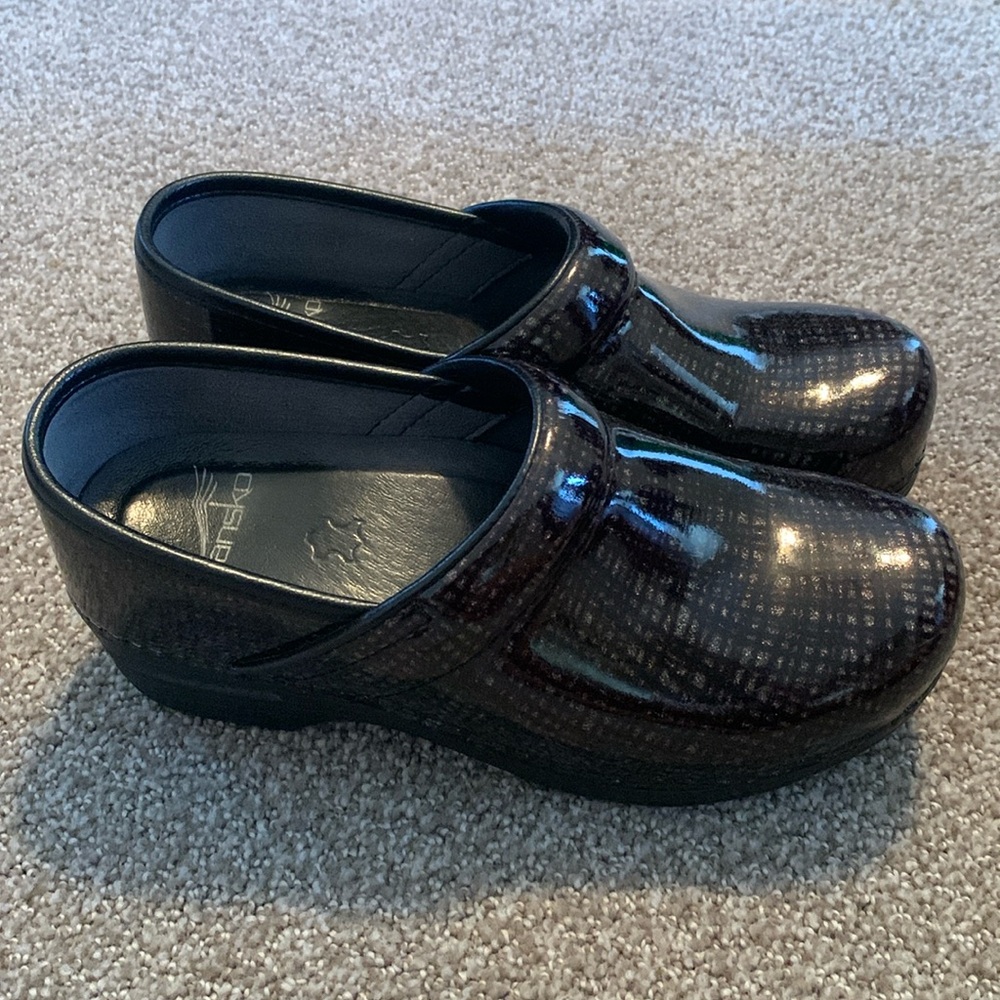 Dansko NWOT patent clogs size 36 never worn